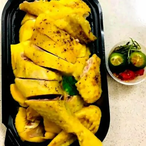 Hình ảnh Gà ủ muối nửa con chặt sẵn ăn lạnh