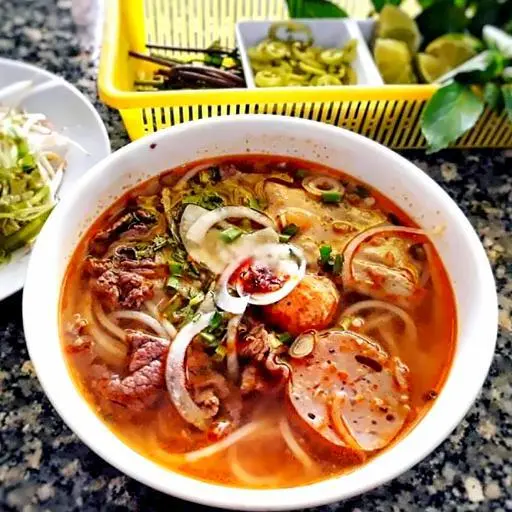 Hình ảnh Bún bò tái chả