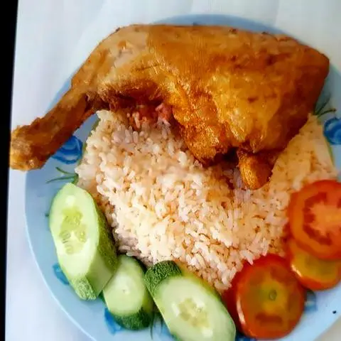 Hình ảnh Cơm gà phần lớn