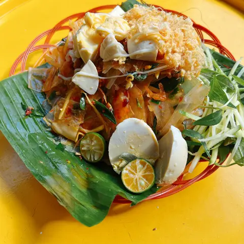 Hình ảnh Bánh tráng trộn sate tom yum, tóp mỡ