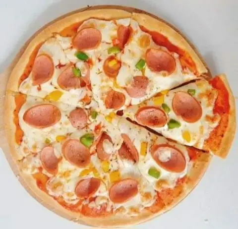Hình ảnh Pizza xúc xích đổ ớt chuông - vegetable sausage