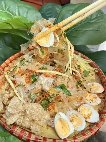 Hình ảnh Bánh tráng trộn da heo
