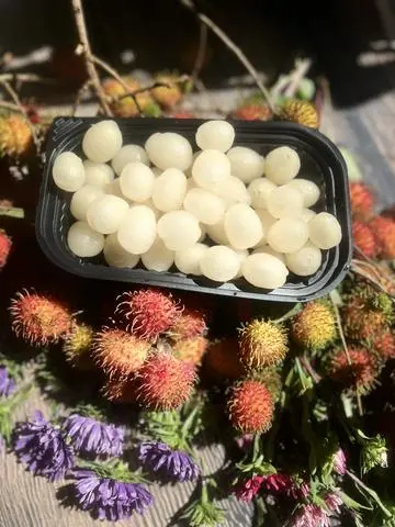 Hình ảnh Chôm Chôm Nhãn Lột Sẵn - Hộp 500g