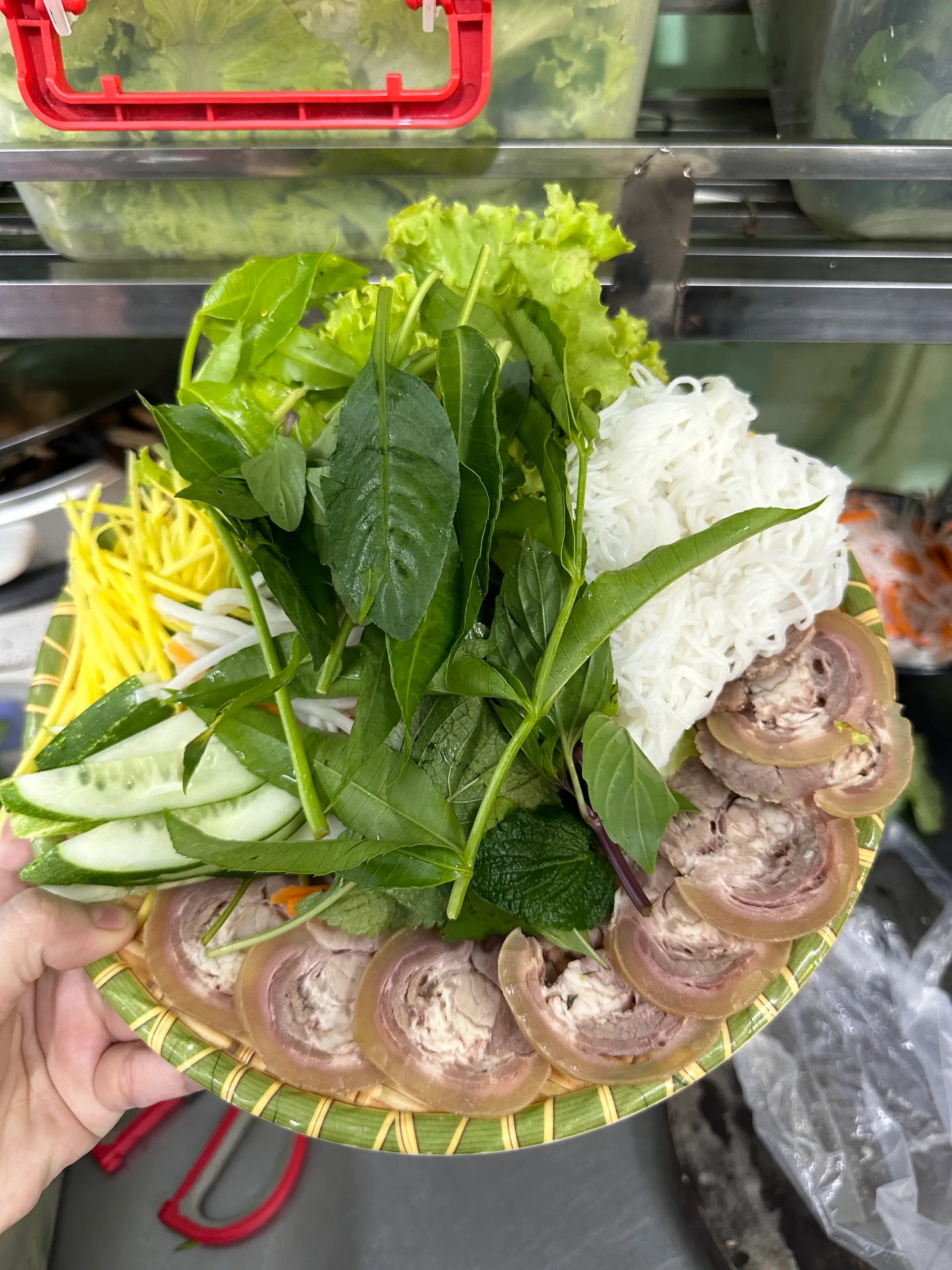 Hình ảnh Bò tơ Củ Chi cuốn rau rừng 