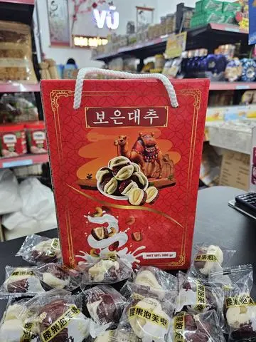 Hình ảnh Táo đỏ kẹp hạt điều sữa lạc đà 300gr