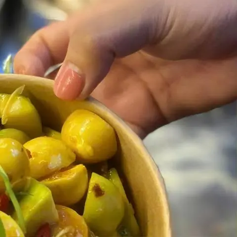 Hình ảnh Chân gà  trứng non sốt thái nhỏ