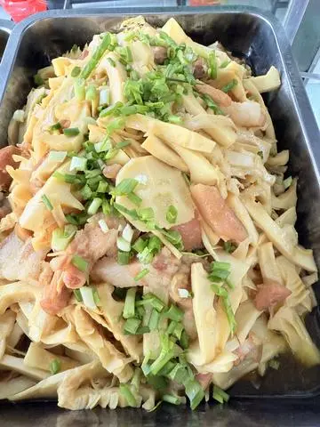 Hình ảnh Cơm thịt kho măng