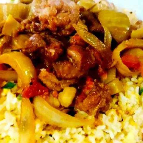 Hình ảnh Cơm chiên bò xào cải chua