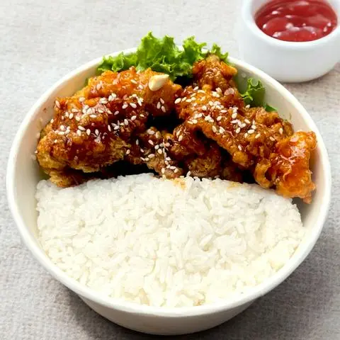 Hình ảnh Cơm trắng da gà sốt cay (MrSteak)