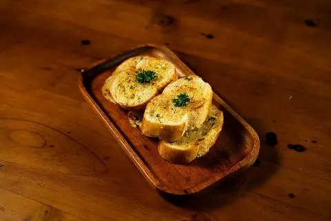 Hình ảnh Bánh mì bơ tỏi