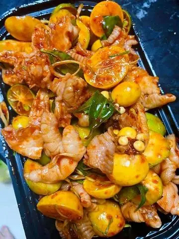 Hình ảnh Chân Gà+Trứng Non Sốt Thái ( Lớn)