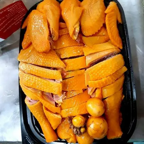 Hình ảnh Gà ủ muối hoa tiêu nguyên con ôm trứng chặt sẵn