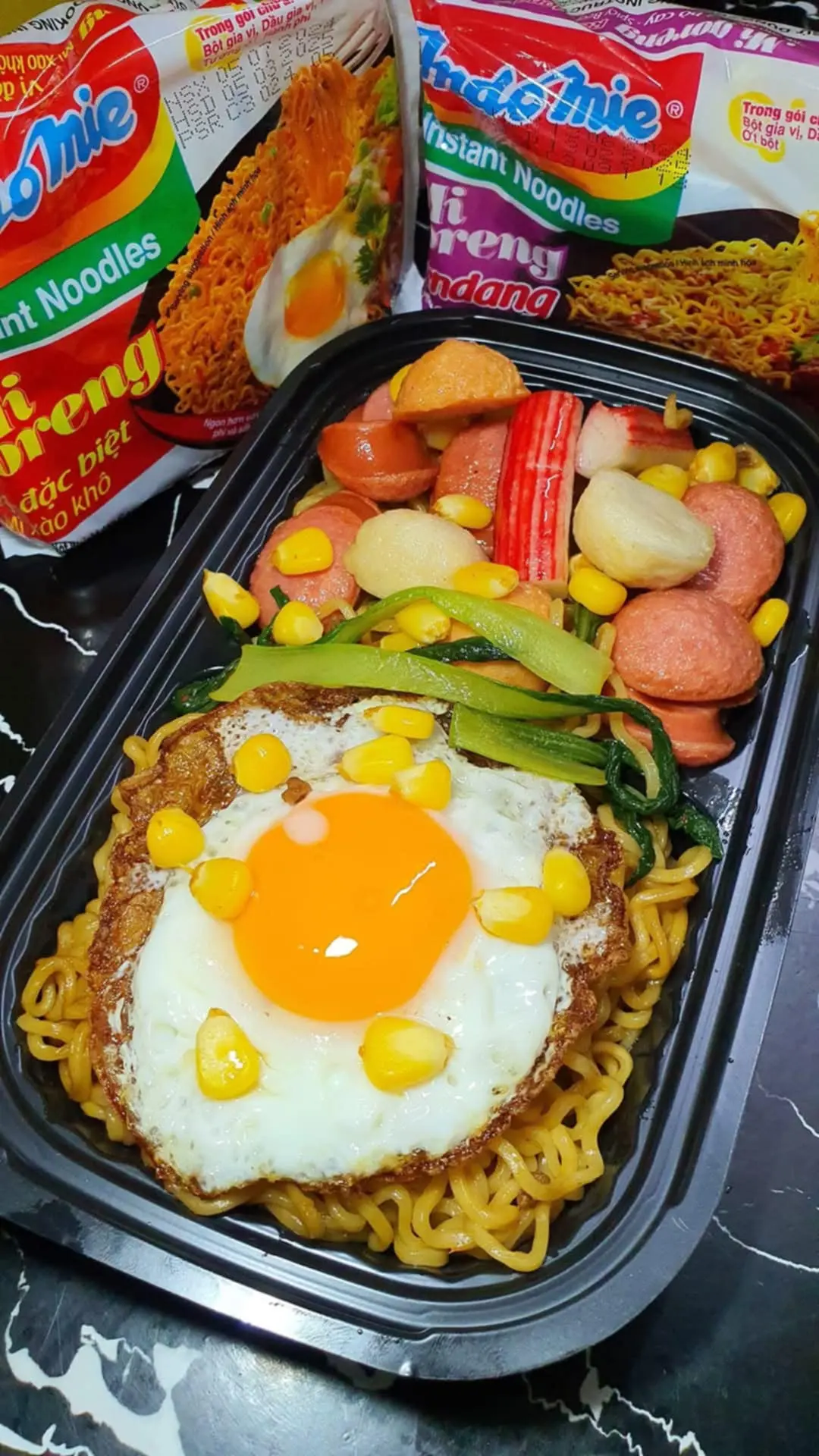 Hình ảnh Mì trộn indomie thập cẩm (1 người ăn)