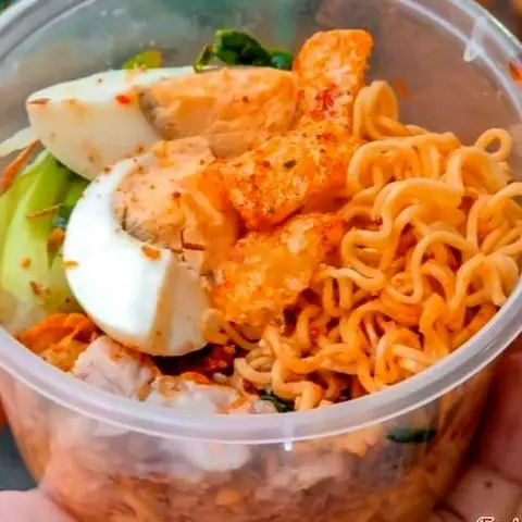 Hình ảnh Mì trộn sốt chua ngọt