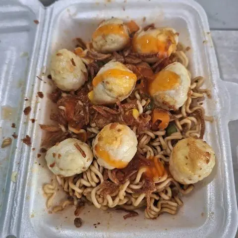 Hình ảnh Mì trộn trứng cút chiên 