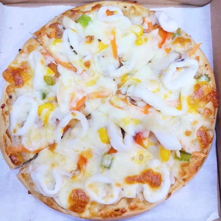 Hình ảnh Pizza mực sốt tiêu đen