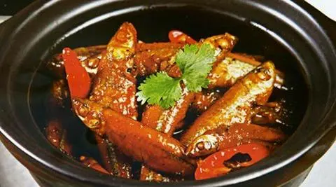Hình ảnh Cơm niêu cá bống kho tộ + 1 nước tự chọn
