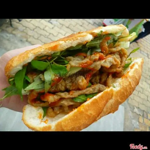 Hình ảnh Bánh Mì Chả Cá Nóng