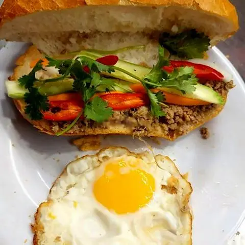 Hình ảnh Bánh mì pate 1 trứng