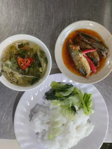 Hình ảnh Cơm Cá Nục Hầm Rục Xương 
