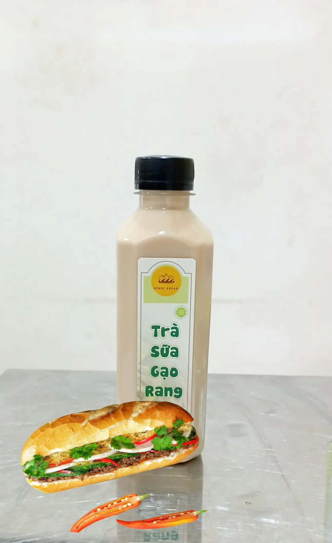 Hình ảnh Bánh mì truyền thống + Trà sữa gạo rang