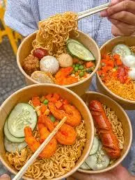 Hình ảnh Mì trộn + Xúc xích