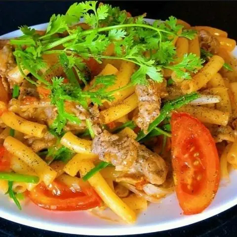 Hình ảnh Nui xào bò
