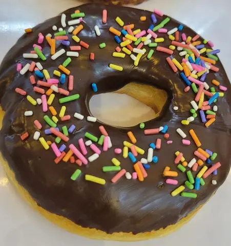 Hình ảnh Donut socola cốm 7 sắc