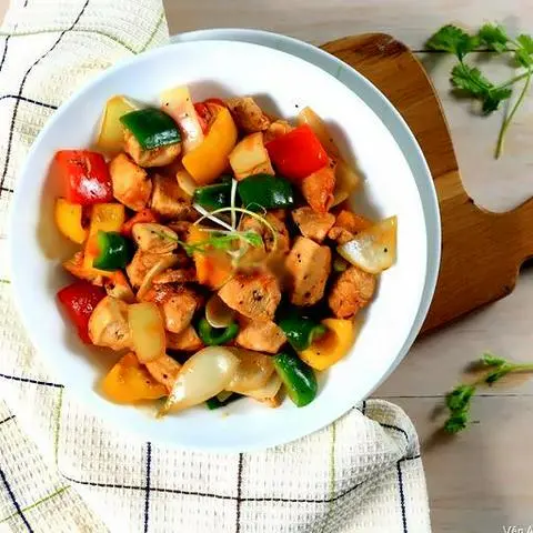 Hình ảnh Gà lúc lắc rau củ