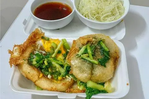 Hình ảnh 2 bánh 1 trứng