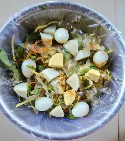 Hình ảnh Bánh tráng tỏi trộn full topping