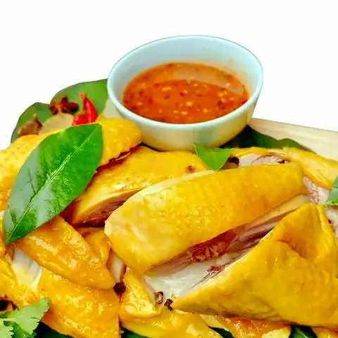 Hình ảnh Gà ủ muối nửa con chặt sẵn- ăn lạnh