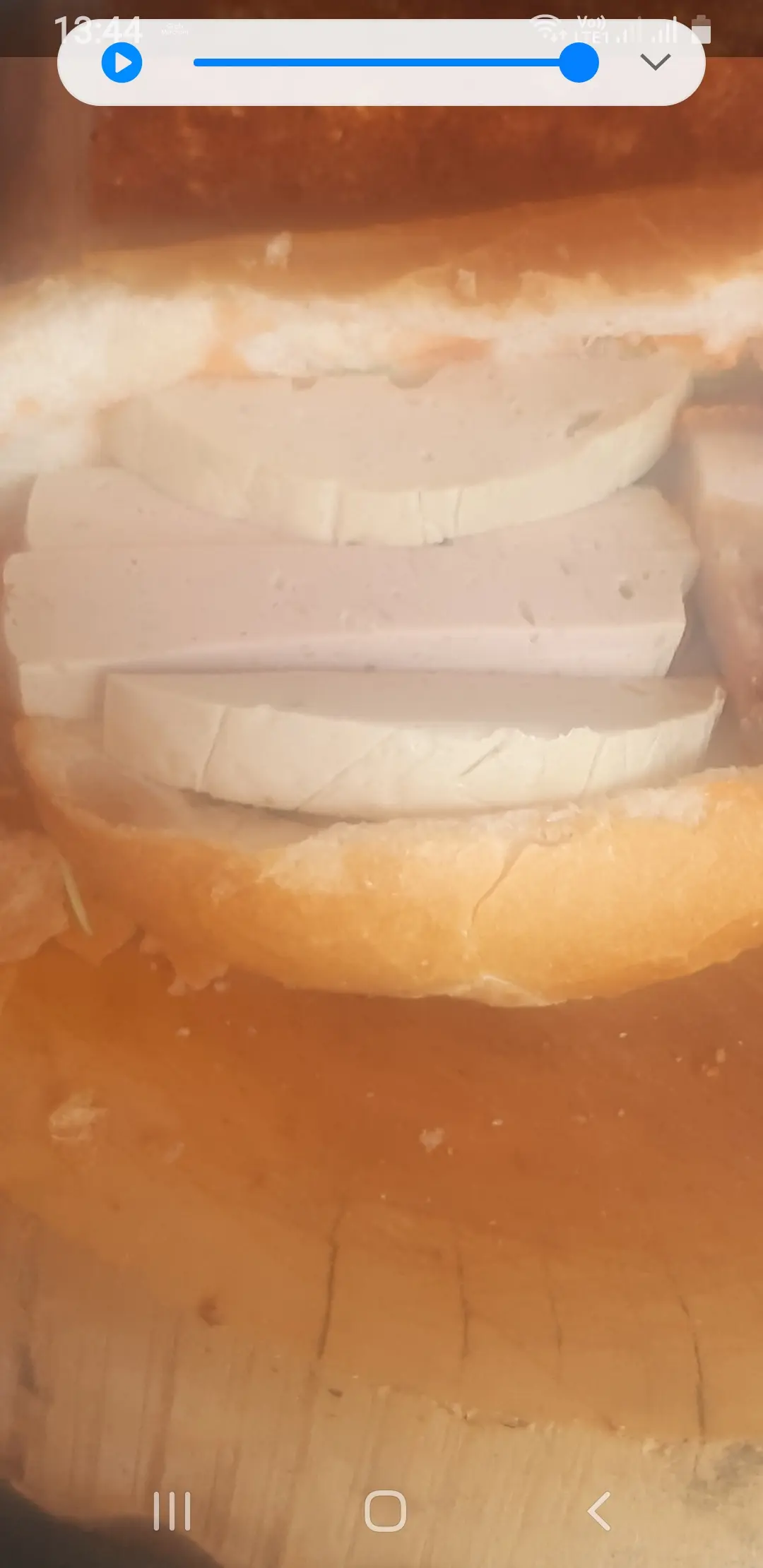 Hình ảnh Bánh mì chả lụa