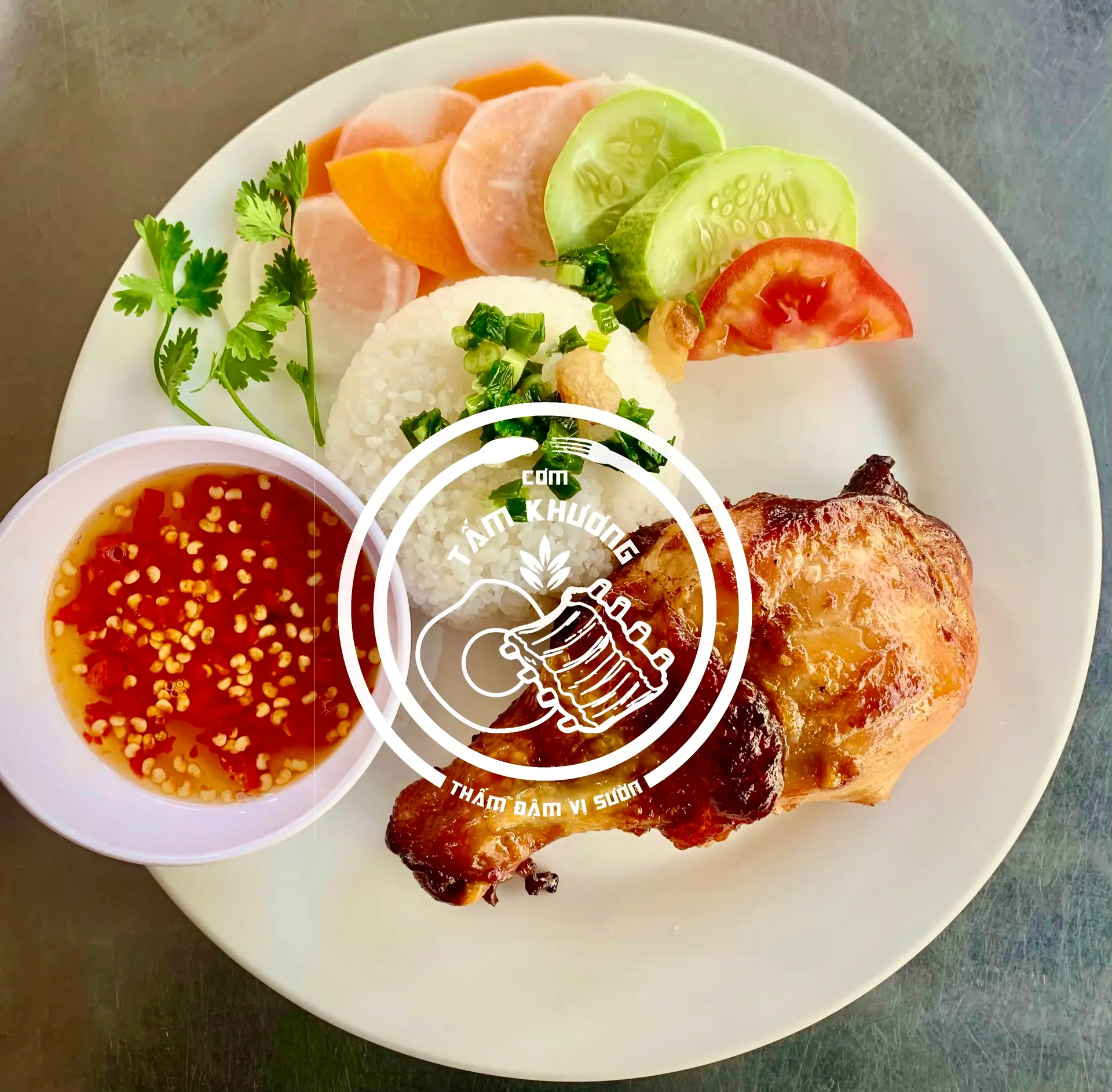 Hình ảnh Cơm tấm đùi gà - lạp xưởng