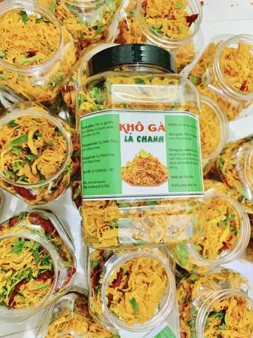 Hình ảnh có một 2  hộp khô gà lá chanh 500gr