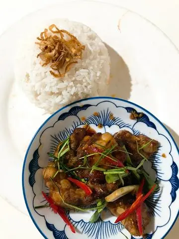 Hình ảnh Cơm cánh gà Tomyum