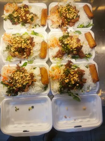 Hình ảnh bún thịt xiên quay ĐB