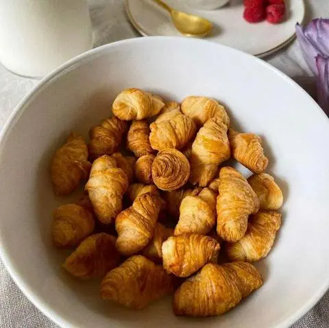 Hình ảnh BÁNH MINI CROISSANT (combo 8 cái) 