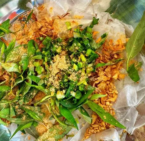 Hình ảnh Bánh tráng trộn mỡ hành tỏi phi