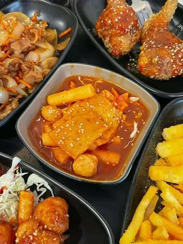 Hình ảnh Tokbokki chả cá cà ri