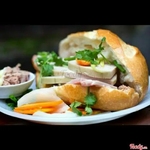Hình ảnh Bánh Mì Chả Lụa