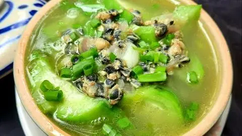 Hình ảnh Canh hến nấu mướp