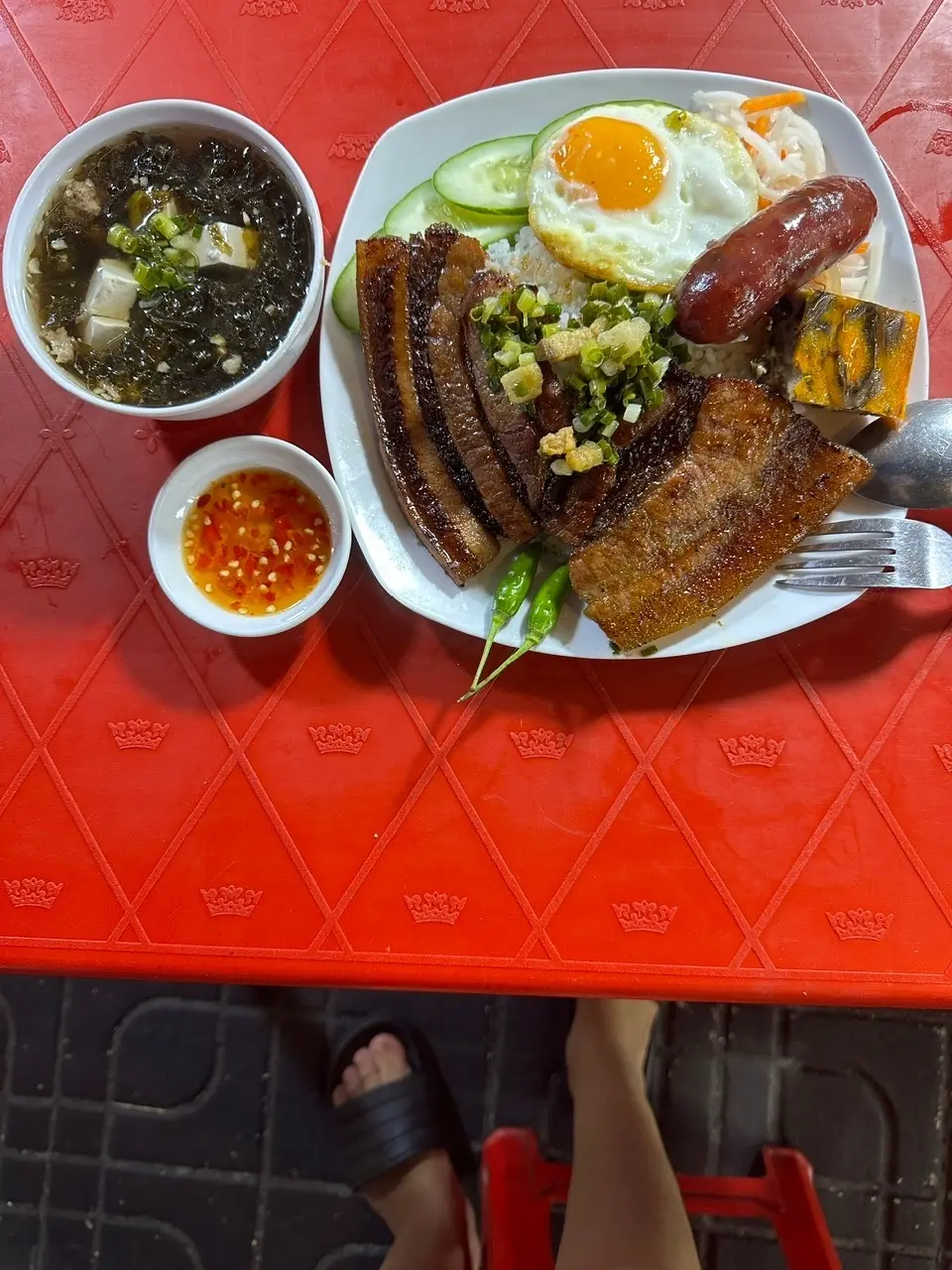 Hình ảnh sườn chả trứng lạp xưởng 