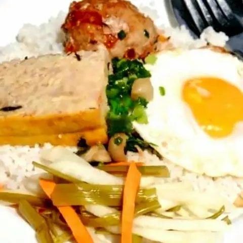 Hình ảnh Cơm chả ốp la