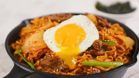 Hình ảnh Mì xào bò trứng