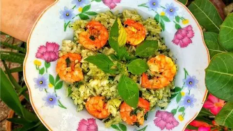 Hình ảnh Cơm chiên hải sản xốt pesto