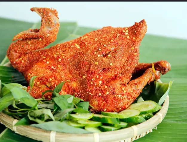Hình ảnh Gà Nướng Muối Ớt Nguyên con Cắt Sẵn 