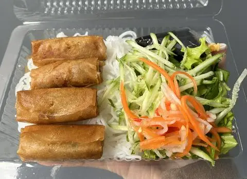 Hình ảnh BÚN chả giò CHAY