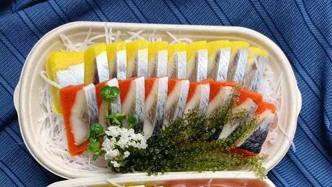 Hình ảnh Sashimi Cá trích ép trứng vàng  - 1 thanh 19pc