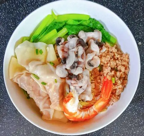Hình ảnh Mì ( 2 văt), 2v sủi cảo, thịt bằm, hải sản